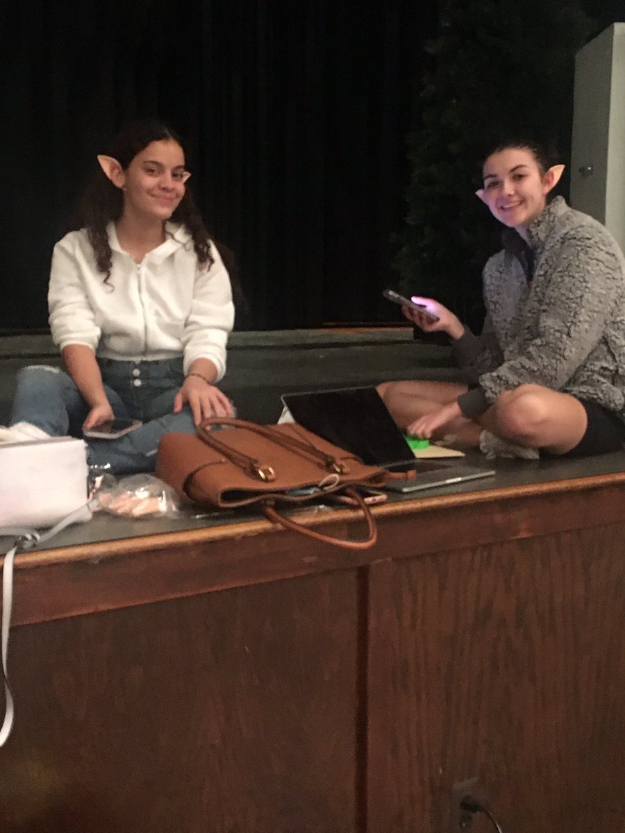 michele_morrelk's tweet photo. BECTON PERFORMING ARTS PREPARING FOR THE DECEMBER 18th SHOW AND FESTIVAL. Don’t miss it. Grab ur tkts on https://t.co/PZQ6CONEwM @MyColangelo @Dr_DSforza @BectonCEIP #bectonhs #christmasfestival https://t.co/A7GKYkcu3U
