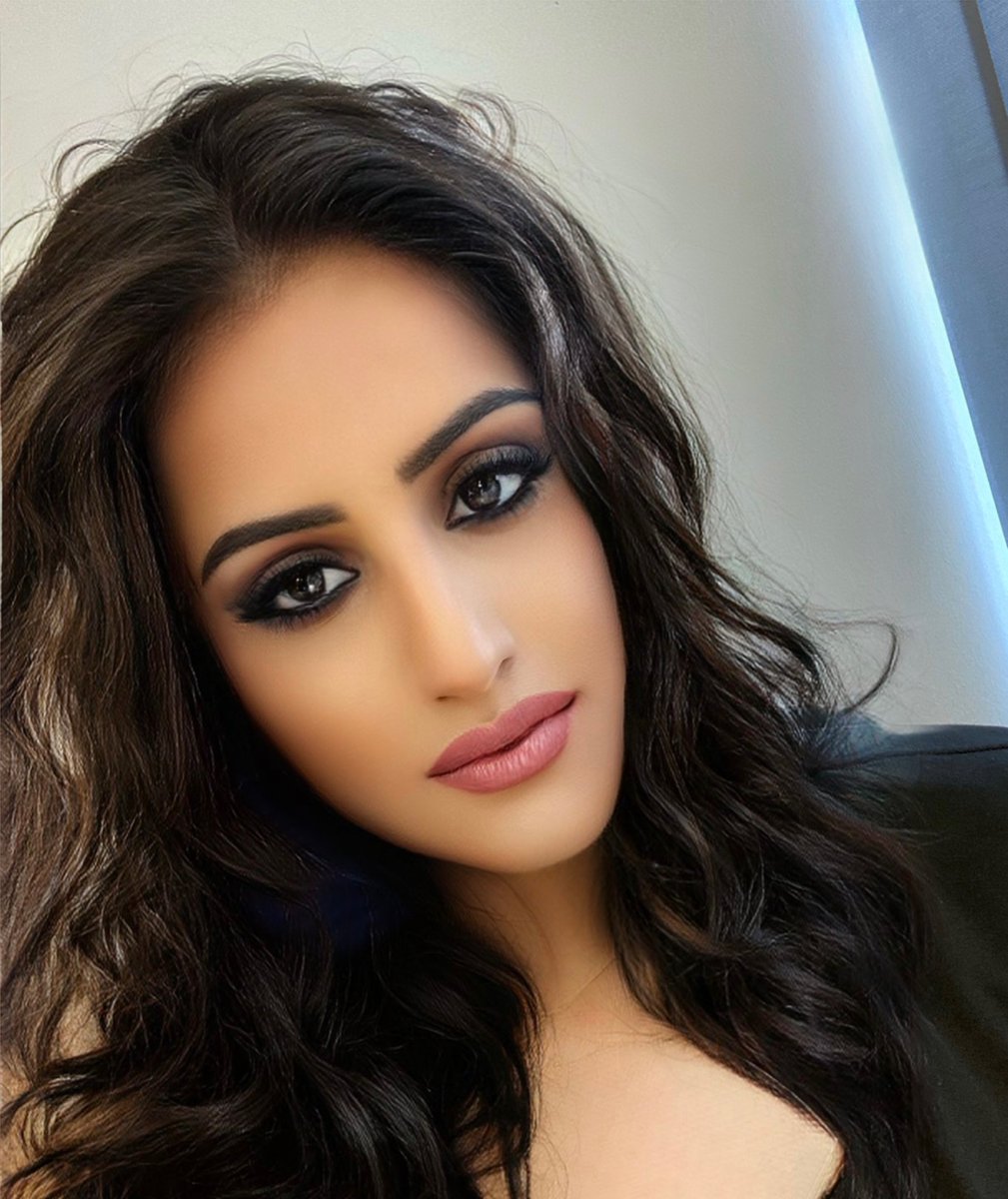 KellyFindomme's tweet photo. You can try be a man, but when it comes to an arab domme, you better forget the fact that your a man and just be a sissy biatch who submit 🤭 #findom #geldherrin #womenovermen https://t.co/0YPTA4eyHp