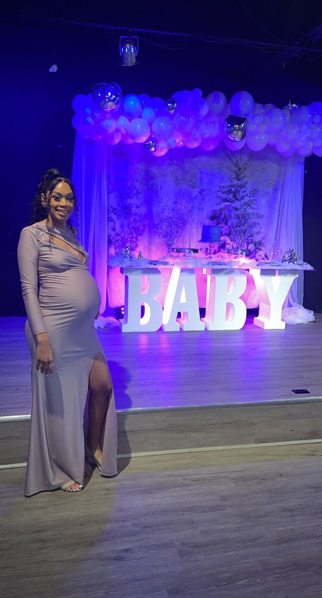 taebaebojangles's tweet photo. My baby shower was a success ❄️❄️ #Winterwonderland https://t.co/hZOHBvF4BB