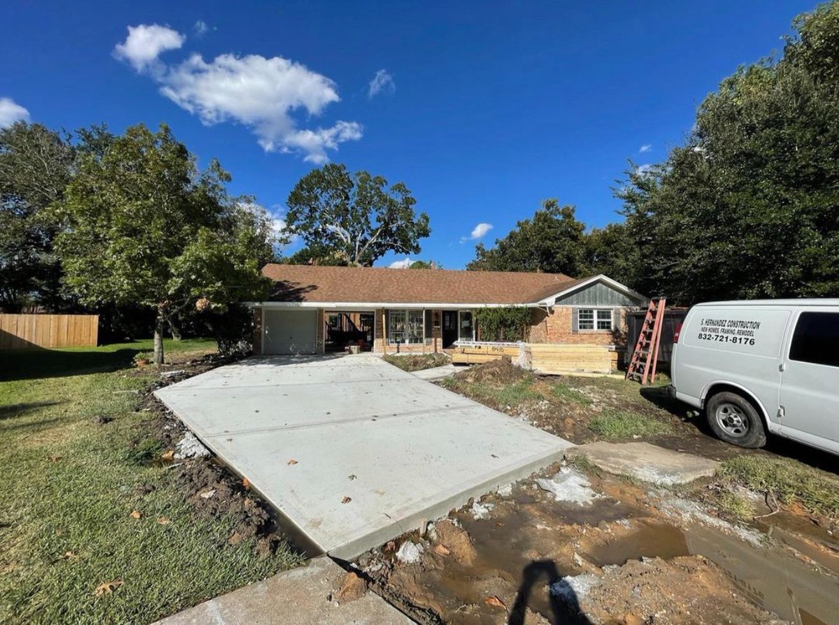 msrerealty's tweet photo. COMING SOON! 📍 5410 Spellman Rd, Houston, TX 77096

The renovations on this Westbury home are coming along quickly! This home is getting a second-story addition &amp; a totally new floor plan. We can’t wait to show the finished results!

Contact us to learn more at 832-224-3421 https://t.co/eaWARlB6MF