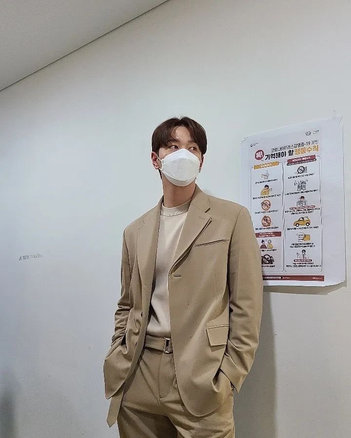 Real2PMBrasil's tweet photo. [CHANSTAGRAM] 29.11.21
@2PMagreement211 #2PM #Chansung 

“#ShowWindow_TheQueens_House está estreando hoje #HanJongwon #Jongwon #MonTueDrama #1030PM #ChannelA #PorFavorEsperemAnsiosamente” 

cr.: 2pmalways https://t.co/PqOSQy6BjC