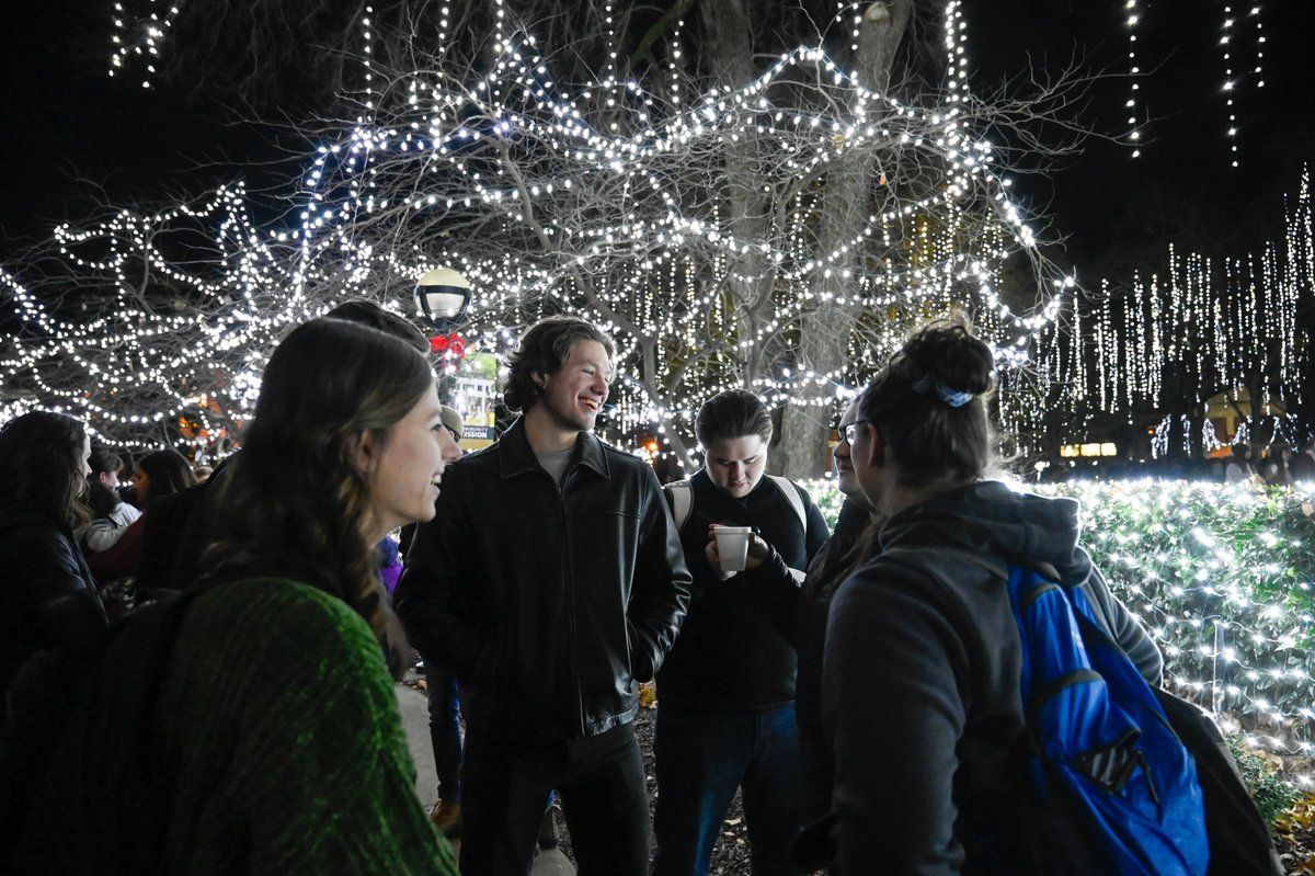 HardingU's tweet photo. Join us live now on the front lawn for the annual campus lighting ceremony! We will be counting down at 6 p.m. Watch now: https://t.co/108E65nat7. #HardingLights https://t.co/VXVGZ660sA