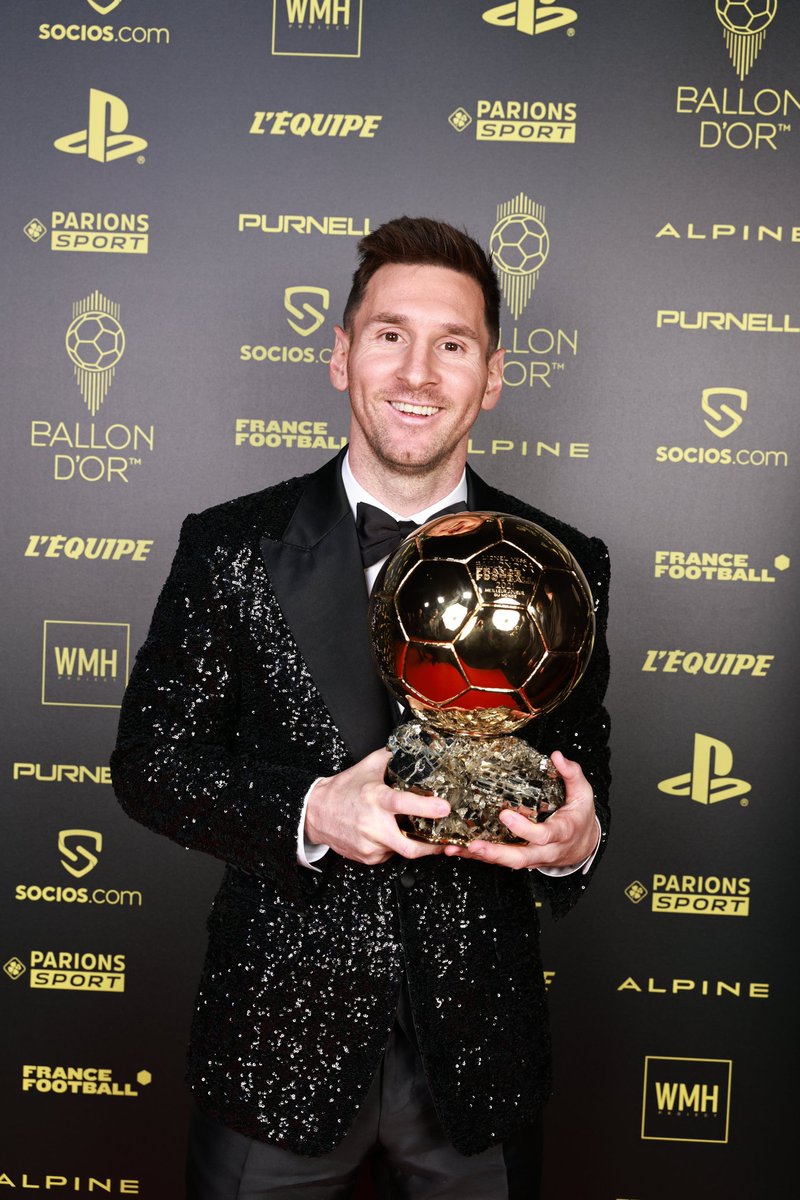 MESSI HIZO H7STORIA ⚽🏆

#LionelMessi 🇦🇷 se convierte en el único jugador de la historia en ganar al menos un #BalónDeOro en tres décadas distintas: 

🏅⚽ 1 en los 00's.
🏅⚽ 5 en los 10's.
🏅⚽ 1 en los 20's.

¡Imparable rompe récords dentro de la historia del #Fútbol! ⚽🔥