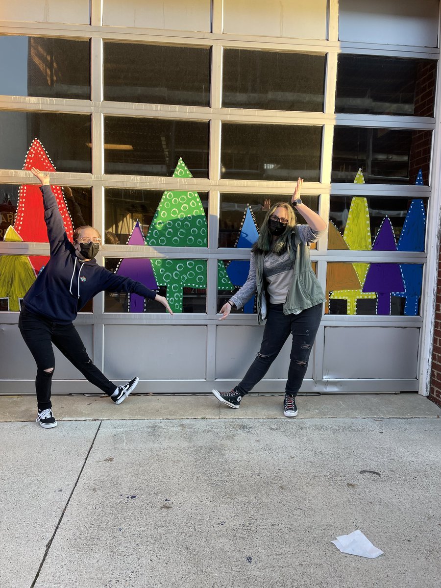 NAHS4AFHS's tweet photo. Amazing day of art out in the community!! We loved helping paint the fire station windows in downtown apex for the holidays! Thanks to everyone who came out to paint! #community #patriARTists @AFHSannounce @mattwight @JenCave_73 @ArtwithHarkins https://t.co/i5M1oyMIBJ