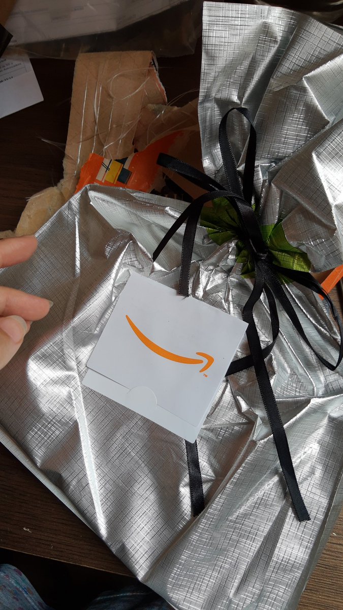 promisesvmin__'s tweet photo. Amanhã vou entregar o livro que eu comprei de presente pro meu amigo e eu roubei um pouco a ideia da @intomarkie, de dar mensagem codificada.... Vamos ver no que dá https://t.co/7HRFRf63aX