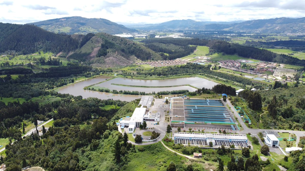 AcueductoBogota's tweet photo. #Atención 🚧
Por falla eléctrica ⚡ en circuitos de @CodensaEnergia se suspende la producción de agua en la Planta Tibitoc, lo que implica realizar cortes del servicio en algunos sectores de la ciudad.

Conoce el listado de barrios: https://t.co/INW8cjIAzP https://t.co/moKtiPhq6T
