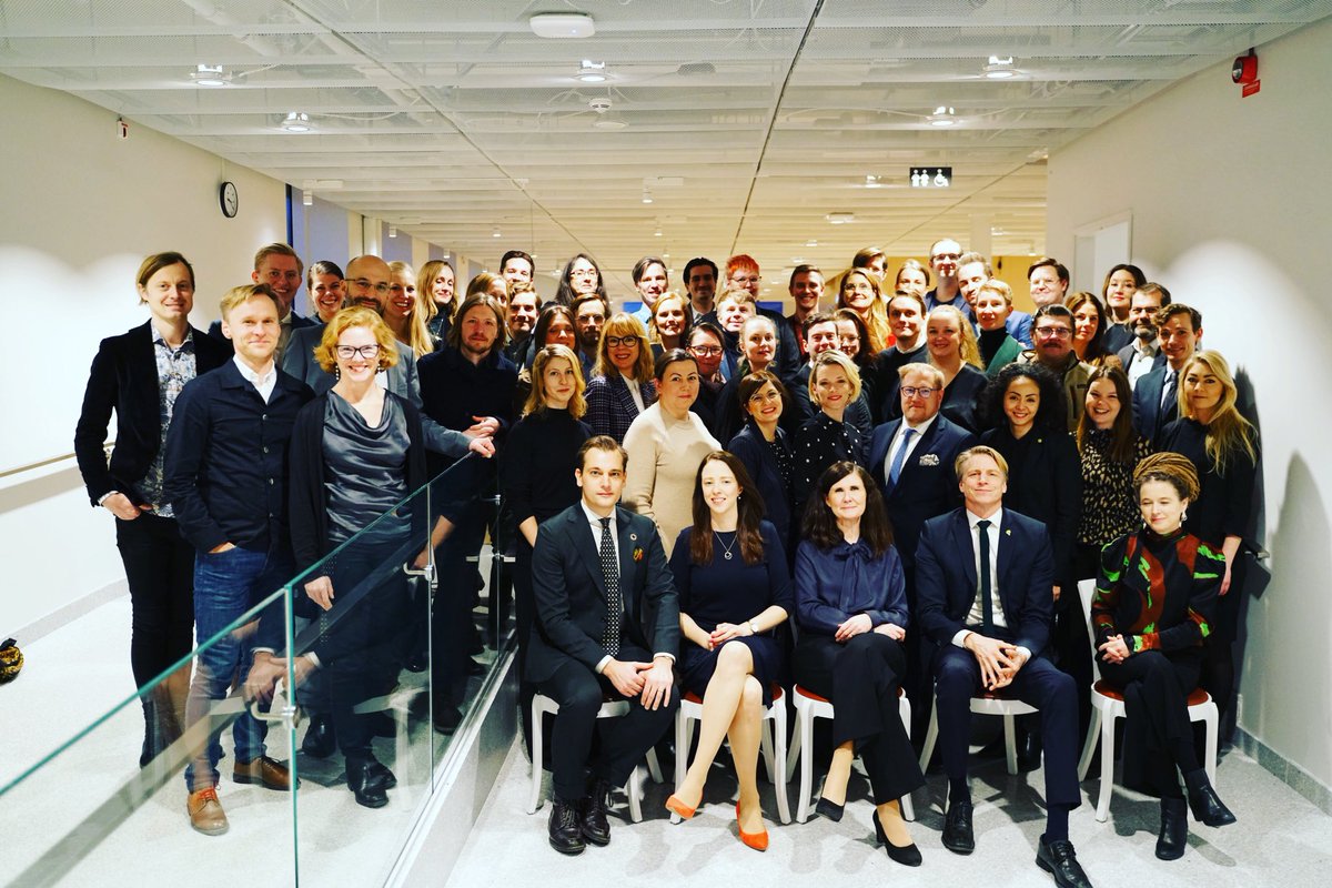 annasoderstrom's tweet image. Så tacksam för att jag fått ge min tid till @miljopartiet i regering.  Tack till @martastenevi och @bolund för förtroendet. Nu börjar en annan tid i livet. Jag är fri som en fågel tills vidare. Och tack till alla kollegor som jag kommer sakna innerligt. Vi ses säkert igen. 💚❤️