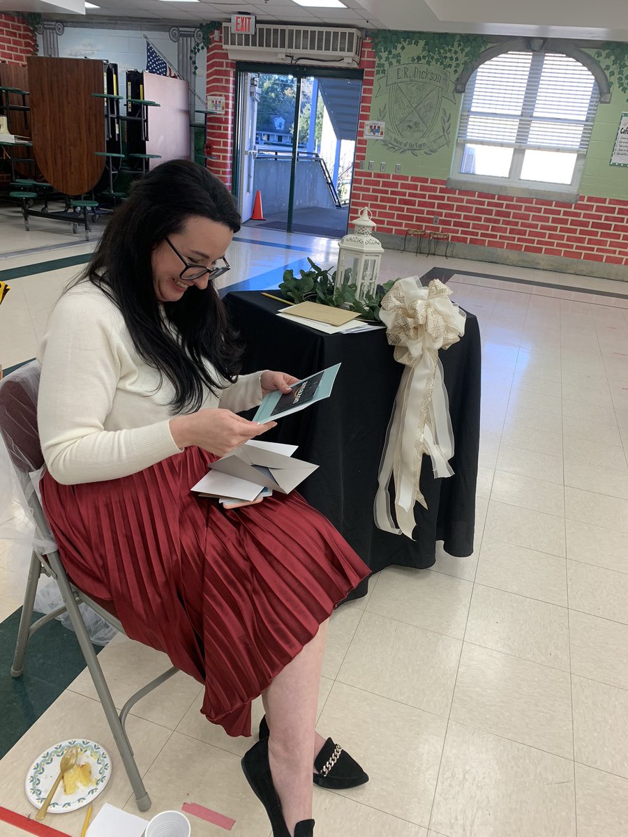 MsChildersERD's tweet photo. We had so much fun celebrating Ms. Sicard today! 👰‍♀️💒💍 @DicksonTigers @MsSicardERD https://t.co/NiKz29FvyH