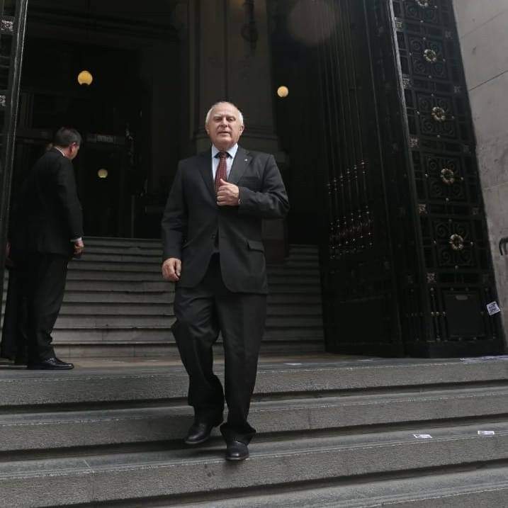 Cuando Miguel fue a reclamarle a la Corte Suprema de la Nación lo que se nos debe a los Santafesinos. Que grande Miguel! Como se te extraña. Que diferentes somos! Nos presentamos para un reclamo y no por una causa. #GraciasMiguel