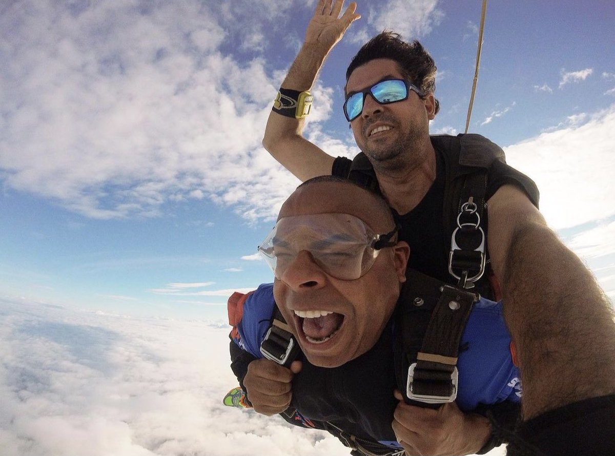 _alexlopes's tweet image. E lá vamos nós a mais de 13 mil pés de altitude. Queda livre com velocidade de 200 km/h em rota de colisão com a terra. #Aventura #Paraquedas #Paraquedismo 🪂🪂🪂