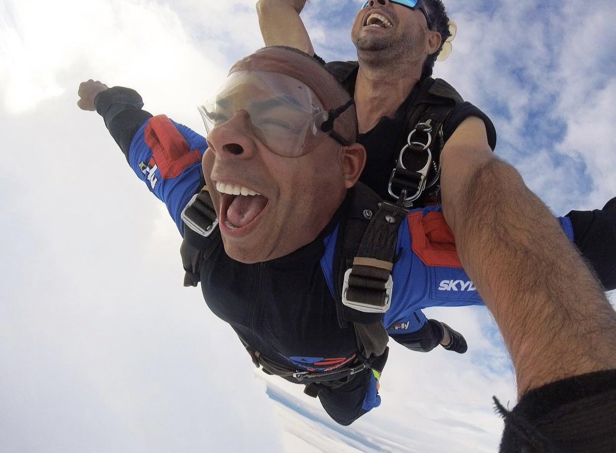 _alexlopes's tweet image. E lá vamos nós a mais de 13 mil pés de altitude. Queda livre com velocidade de 200 km/h em rota de colisão com a terra. #Aventura #Paraquedas #Paraquedismo 🪂🪂🪂