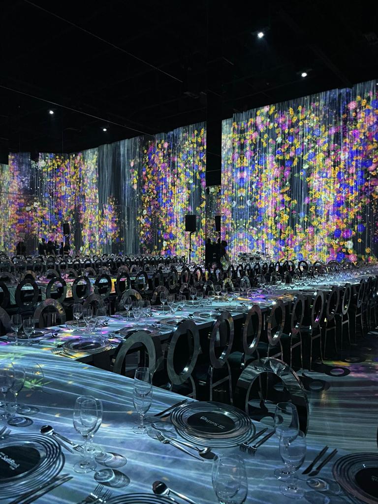 marceloclaure's tweet photo. Kicking off #MiamiArtWeek tonight with an amazing event co-hosted by @SoftBank @PaceGallery and @SuperblueArt.  The intersection between #art and #technology is remarkable - literally “the art of the possible”. https://t.co/6en0vVawgf