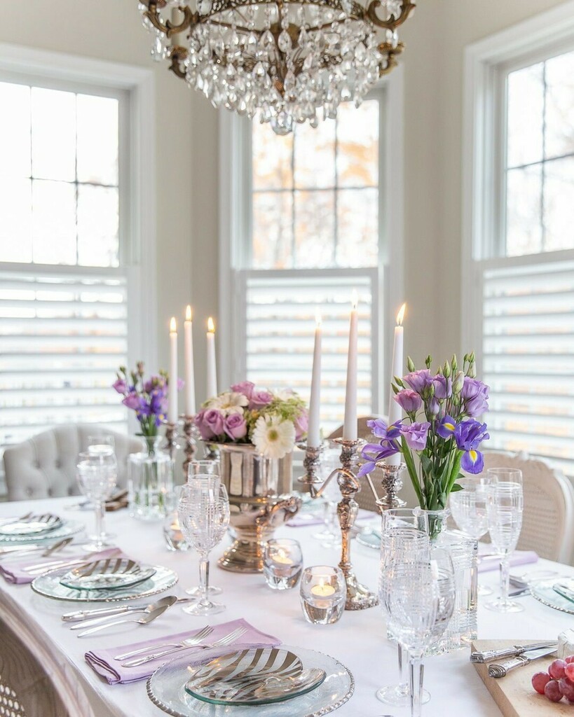 Designthusiasm's tweet photo. All that glitters is not gold.⁣
⁣
Sometimes it’s silver!⁣
⁣
In fact, some of my favorite table settings utilize silver tableware and accessories to impart a feeling of nobility and celebration.⁣
⁣
In this season chock full of holidays and festivi… https://t.co/0OFztBPNQ3 https://t.co/NWxbeDuTZn