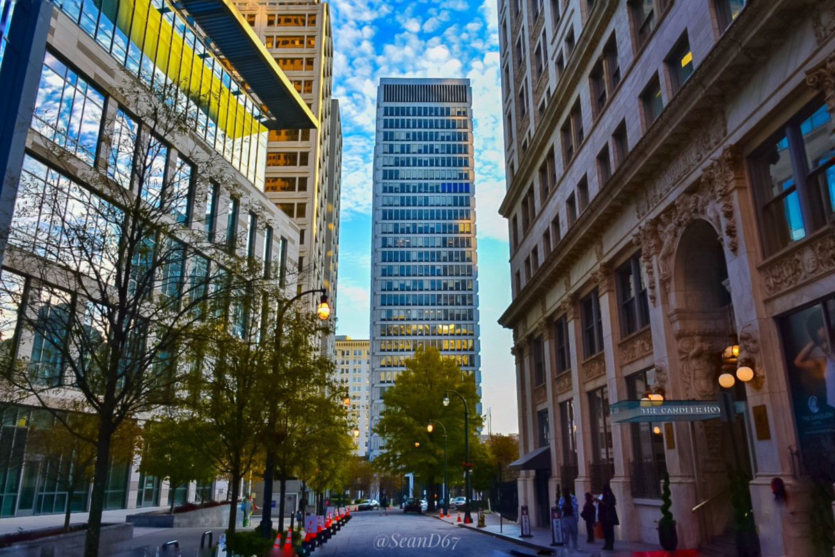 seand6711's tweet photo. Mid Afternoon In Downtown Atlanta πΈππ€ @seand6711 #atlanta #reflection #window #atlshooters #autumn #cityscape #art #november #atlsnaps #trees #culture #photography #citygram #architecture #atlphotogroupshoot #atlantatoday #hotel #atlphotographer https://t.co/3a7kZ3GnsW