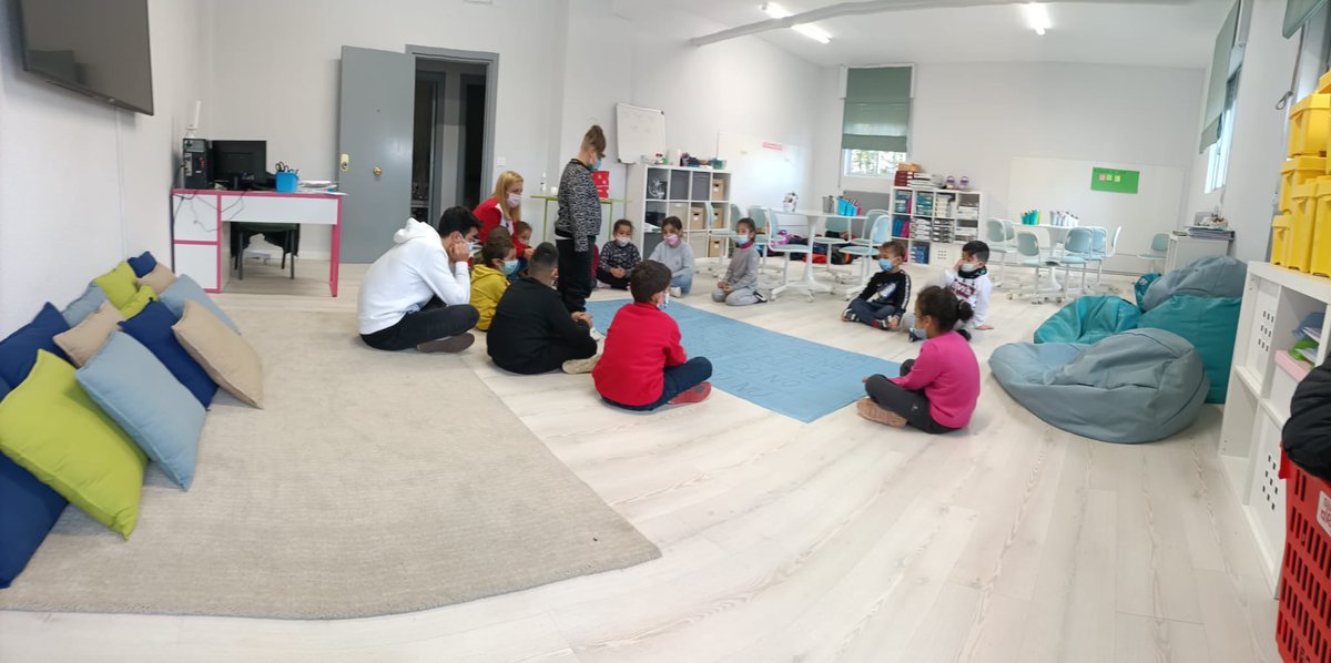 CEIPGumersindo's tweet photo. Primero de primaria @eli #otrasformasdeenseñar #aprendemosjugando #lectoescritura #maestrasqueinspiran https://t.co/Q69sMwPdvt