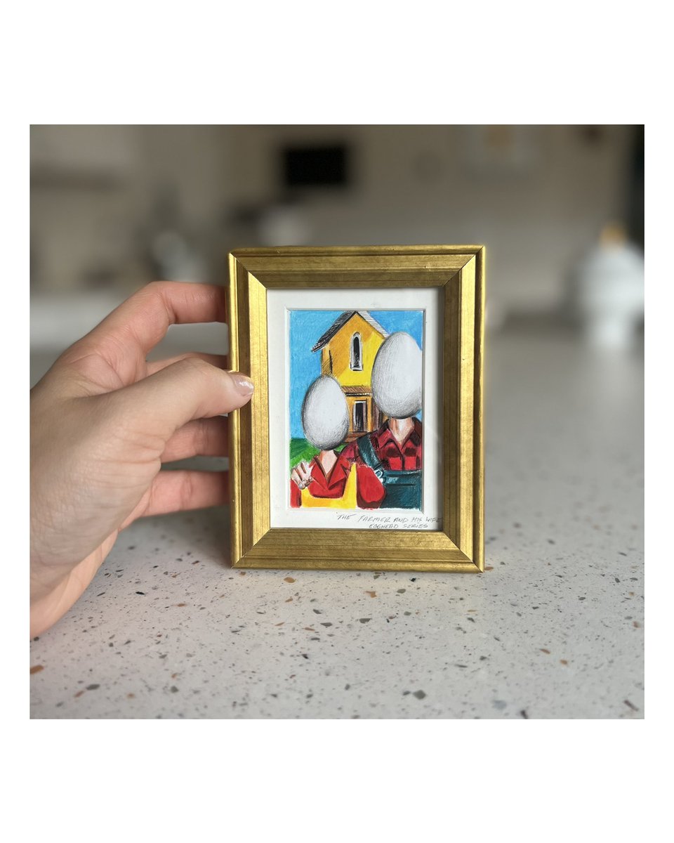 ArtbyLocaLola's tweet photo. Newest Mini Egghead Addition today: 𝘛𝘩𝘦 𝘍𝘢𝘳𝘮𝘦𝘳 𝘢𝘯𝘥 𝘩𝘪𝘴 𝘞𝘪𝘧𝘦, 2”x3” painting #miniartwork #surrealism https://t.co/Eje4LhW5OK