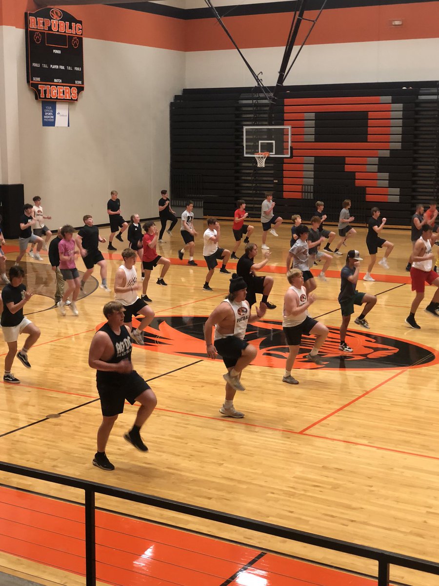 #TigerElite training kicked off this AM at 6:30. Day 1 had 56 Tiger athletes on hand ready to get #BiggerFasterStronger