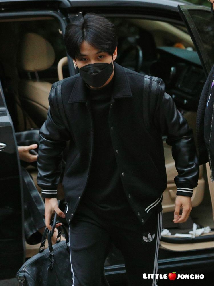 ؘ (@cjongholooks) on Twitter photo 
