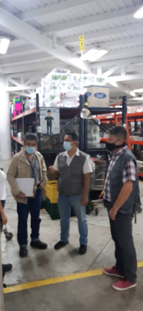 Inpsasel_vzla's tweet photo. #Táchira el equipo de la GERESAT efectuó visita de cumplimiento del protocolo de Bioseguridad  a supermercado "Garzon" sucursal Urb.  Merida, en el marco del  "Plan Inpsasel te Ayuda y te acompaña" #UsemosElTapaboca @NicolasMaduro @min_joserivero @JortegaPsuv @MinTrabajoVE https://t.co/cAUSzLkRQK