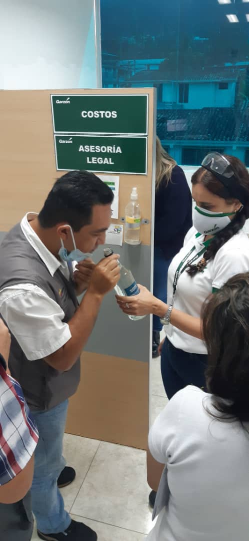Inpsasel_vzla's tweet photo. #Táchira el equipo de la GERESAT efectuó visita de cumplimiento del protocolo de Bioseguridad  a supermercado "Garzon" sucursal Urb.  Merida, en el marco del  "Plan Inpsasel te Ayuda y te acompaña" #UsemosElTapaboca @NicolasMaduro @min_joserivero @JortegaPsuv @MinTrabajoVE https://t.co/cAUSzLkRQK