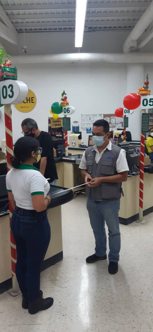 Inpsasel_vzla's tweet photo. #Táchira el equipo de la GERESAT efectuó visita de cumplimiento del protocolo de Bioseguridad  a supermercado "Garzon" sucursal Urb.  Merida, en el marco del  "Plan Inpsasel te Ayuda y te acompaña" #UsemosElTapaboca @NicolasMaduro @min_joserivero @JortegaPsuv @MinTrabajoVE https://t.co/cAUSzLkRQK