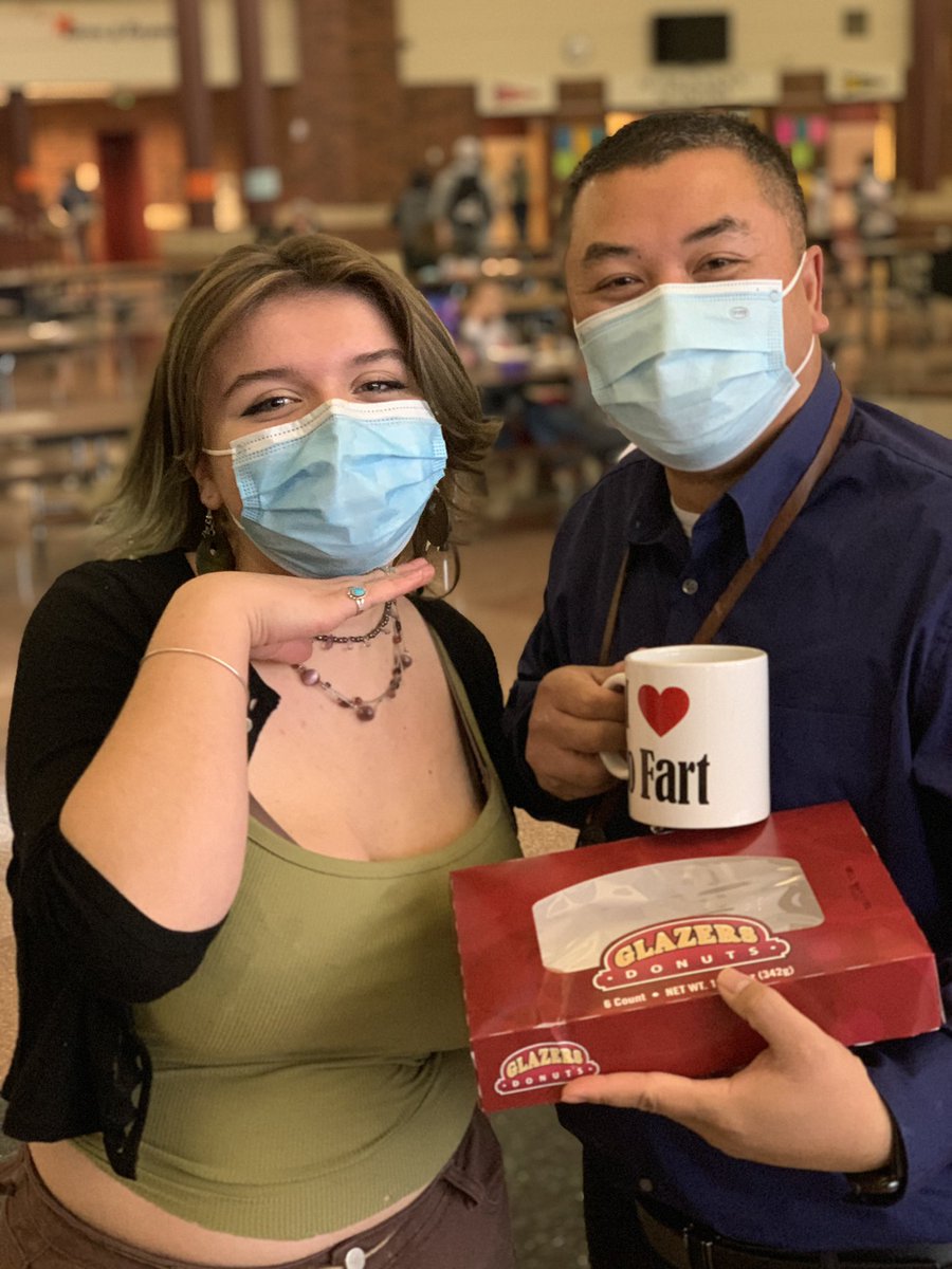 mrsamol's tweet photo. Without pause, my 8th grade student found me in the cafeteria to drop off a @KwikTrip donut to complement my coffee! Winona students are the best! You, my friend, get the #OlStarStatus for today! #lovemyjob https://t.co/yiLDgWrl7G