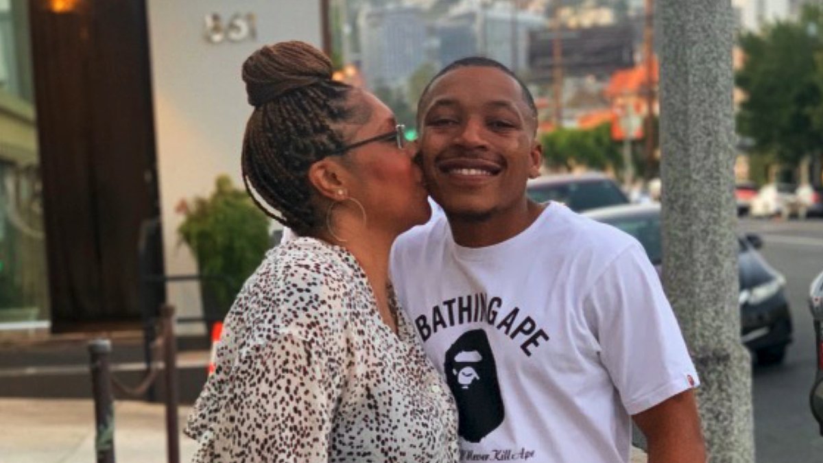 DionLimTV's tweet photo. This is 28-year old Eric Davis. He was shot &amp; killed near Lake Merritt as he tried to stop a car burglary Sun afternoon. 

His aunt said he was loving, popular.  Enjoyed bible study &amp; gave out turkeys on Thanksgiving. 

He is close w/his family &amp; mom Katryna here #Oakland https://t.co/vdkPhqJlgd