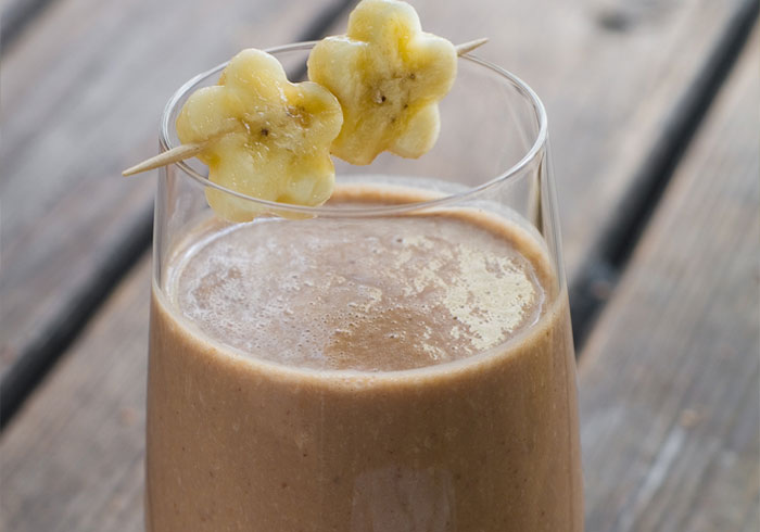 BlenderBabes's tweet photo. Chocolate in a healthy dairy green smoothie? Yes, please! Enjoy this nutrient powerhouse Chocolate Green Smoothie recipe by Blender Babes. https://t.co/5t7NFfJOvd #blendtech #blenderrecipe https://t.co/h0GiOOcHBx