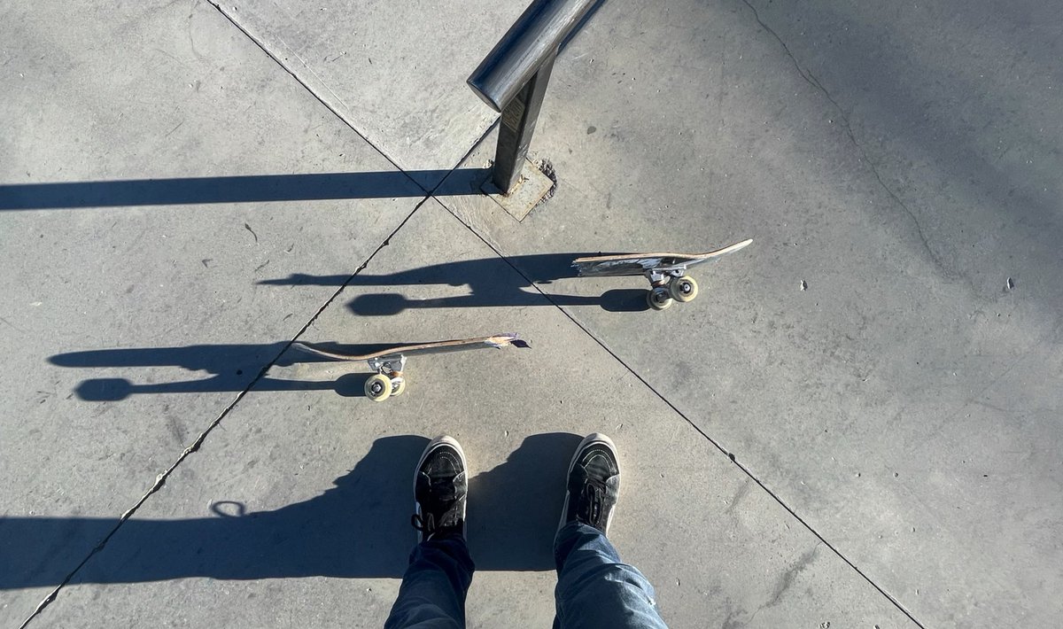 VinnieChant's tweet photo. Still landed the trick, tho.
#SkateEveryDamnDay #GoFastDontDie https://t.co/If2xNevPg4