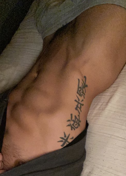 Come cuddle😈 https://t.co/rzaiC9BSdq https://t.co/Q5GCqvf19J