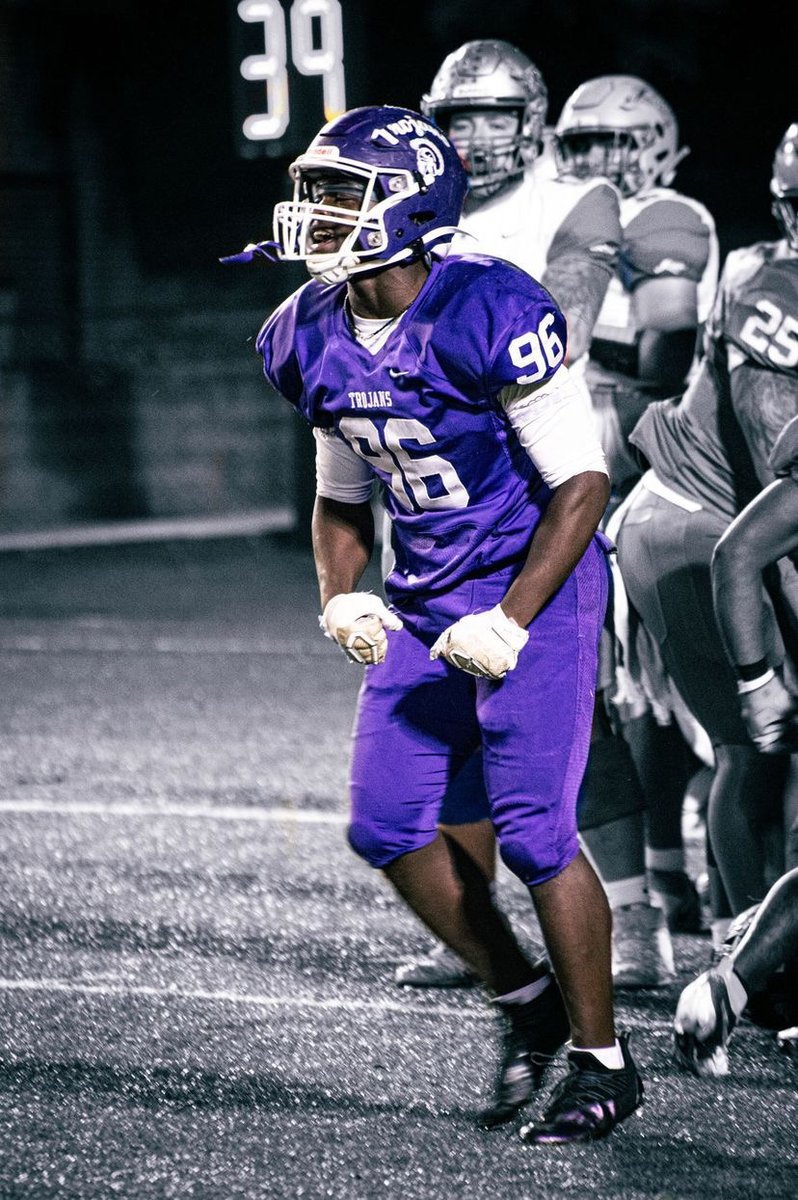 SENIOR CAREER STATS‼️
📌 72 total tackles / #4 DT IN SC 5A
📌5.5 total sacks / #3 DT IN SC 5A
📌AVG 4.5 tackles a game
📌3 caused fumbles
📌2 recovered fumbles
📌6 QB hurries 
📌2 DPOG
📌selected for the ALL-AMERICAN PODYUM PREPS BOWL
hudl.com/v/2GWLzZ