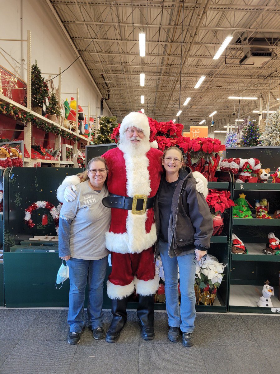 THD_3014's tweet photo. Black Friday was a success @THD_3014 Thanks to Dave in our Millwork department for being Santa!! He sure rocked his outfit, while bringing smiles to little faces (even associate faces too😜🎅🏼) https://t.co/W6dZcOtr0f