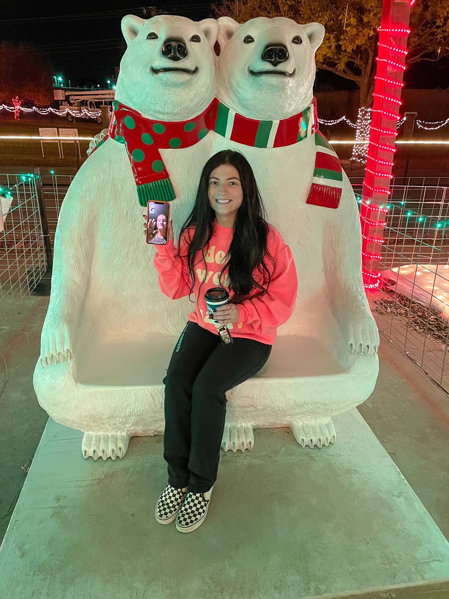 madisonkimmer's tweet photo. when you finally have a boyfriend for the holidays, but you’re long distance 

you make it work 😅 https://t.co/ZKEQvfXq78