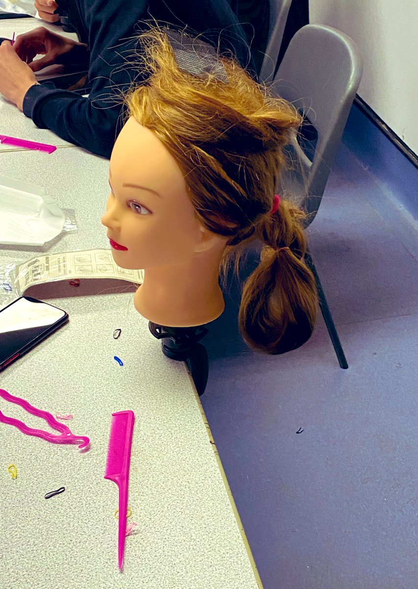 ChepBusiness's tweet photo. Team work and communication skills in action today during PSHE. Well done 12E. @Chepstow_Upper @CHECareers #ambition #curiosity #perseverance https://t.co/z629fzCBVw