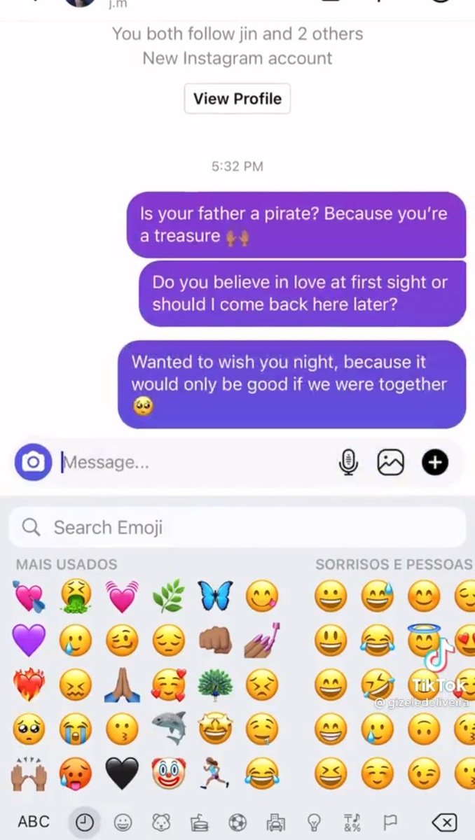 Victoria's Secret modeli Gizli Oliveira, Jimin'e dmden yazdıklarını Tiktok'da paylaştı.

"Baban korsan mı? Çünkü sen bir hazinesin 🙌🏾
İlk görüşte aşka inanır mısın yoksa daha sonra mı geleyim?
Sana iyi geceler dilemek istedim, çünkü sadece birlikte olsaydık iyi olurdu 🥺"