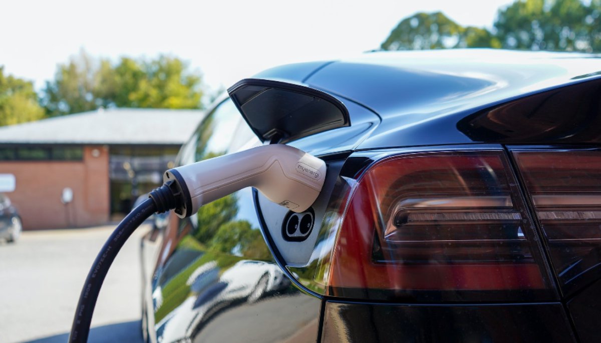 zap_map's tweet photo. SWARCO Smart Charging has been named @GreenFleetNews's Charging &amp; Re-fuelling Infrastructure Provider of the Year.

The win recognises the company's commitment to expanding #EVcharging networks that directly benefit #fleet drivers.

Find out more  👉  https://t.co/P3ohok9SXv https://t.co/shq5Hw1GoI