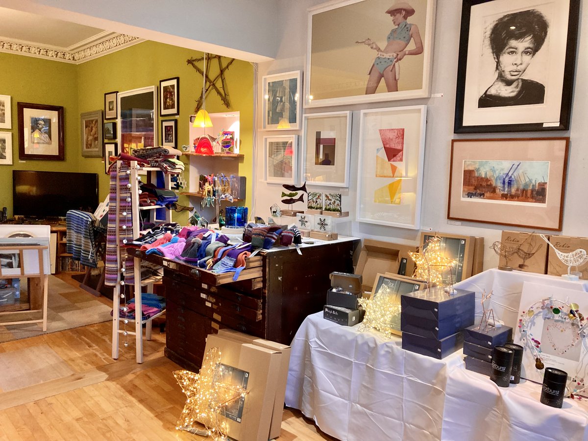 LeonasGlass's tweet photo. Our Annual Carrick Road Xmas Show is on till Sunday 12th Dec.  A wonderful selection of art, glass, ceramics, jewellery, textiles, candles, lights.  Book your free ticket (allows up to 6 people from 3 households to attend at the same time slot) https://t.co/vy29oN2tv7 #shoplocal https://t.co/McqOWBYzpC