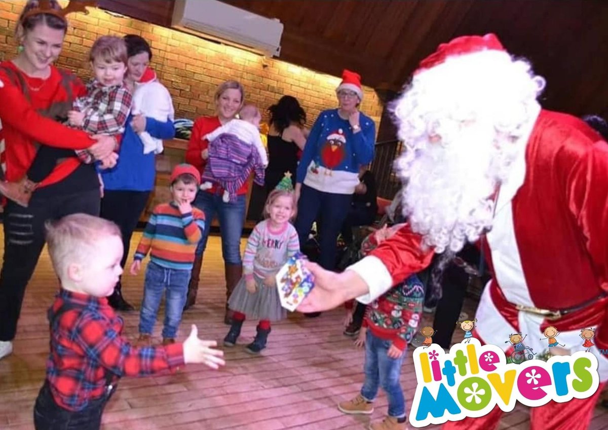 #Halifax #Yorkshire! 👋 

🎅Would your Little One love to meet SANTA &amp; receive a Gift? 🎁

Little Movers Halifax have an amazing Christmas Party! 

Tickets £10 per Child 

St. Peter's Community Centre
11th December
2pm-4pm

Book: bookwhen.com/halifaxlm