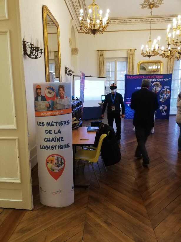 #Explor’Emploi  .   Découverte des #métiers grâce aux casques de réalité virtuelle 👍<a href="/Prefet79/">Préfet des Deux-Sèvres</a> <a href="/NRNiort/">La NR Niort</a> @poleemploi_NA <a href="/RaultAlex/">Alexandra RAULT🎯</a> <a href="/fadufresne1/">Fabrice DUFRESNE</a> <a href="/RouxFrancine1/">Roux Francine</a>