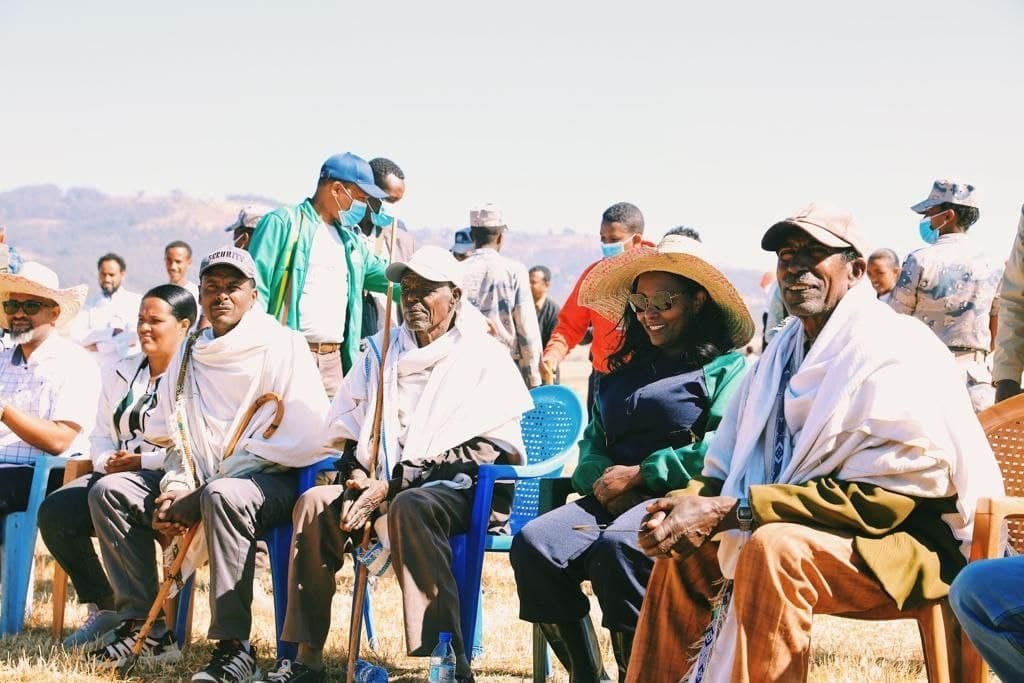 AdanechAbiebie's tweet photo. This campaign in which 30,000 high school students and members of the education community participate with great patriotism shall continue in the coming days through blood donation, neighborhood protection, and harvesting the crops of the families of our soldiers and militias.2/2 https://t.co/hltqk64KyS