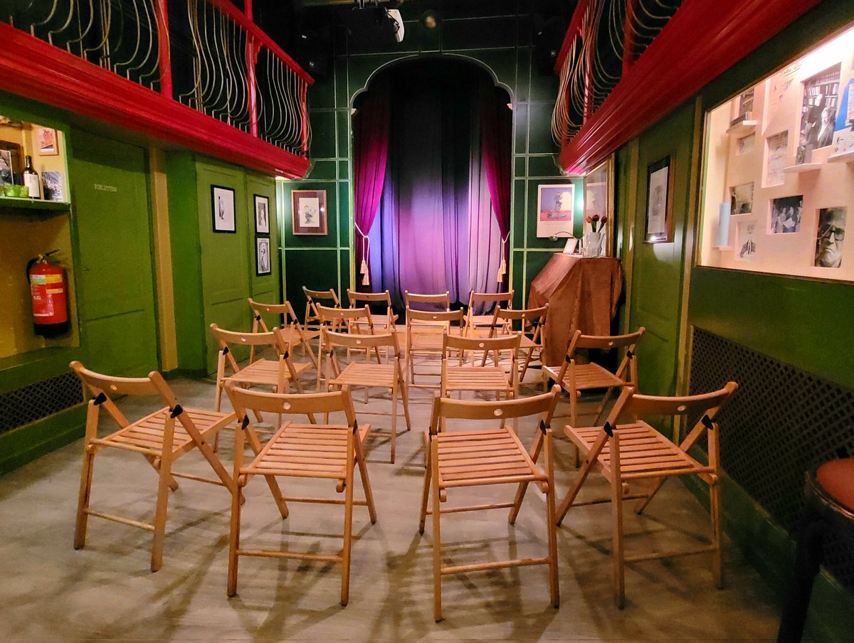 torpedotheater's tweet photo. Kom zondagmiddag 12 dec. naar Salon de IJzerstaven of bied mee via ZOOM op oa kunst, relatietherapie, een professionele fotoshoot of een gruwelijk goeie fles wijn tijdens De Grote Help Het Torpedo Theater De Crisis Door Veiling! Meer info &amp; reserveren via https://t.co/p5JYoPRtem https://t.co/XpEOlQu8mR