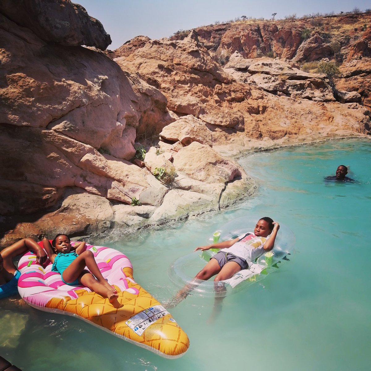 Look at my travel mates. 🥰🥰🥰 Such a cool gang. Mapungubwe was a vibe. This was a long drive. I enjoyed it so much. <a href="/Mapungubwe_NP/">Mapungubwe National Park</a>