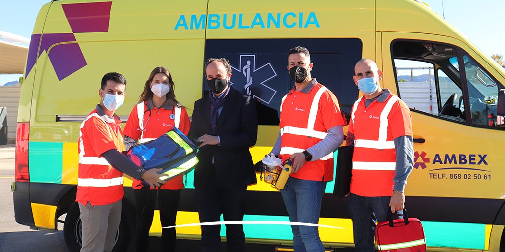 Donamos material sanitario para equipar una ambulancia que, en la localidad ugandesa de #Kikaya, ayudará en proyectos humanitarios de atención vital. Será en el Centro Médico Chloé 🚑 El responsable de #RSC del Grupo, <a href="/Ppluis77Jos/">José Luis Durán</a>, hacía entrega de este material. 

#Ambex