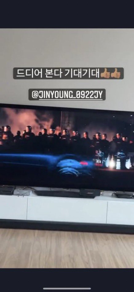 loeyoung_'s tweet photo. get u someone who https://t.co/lZrgvL2p6X
