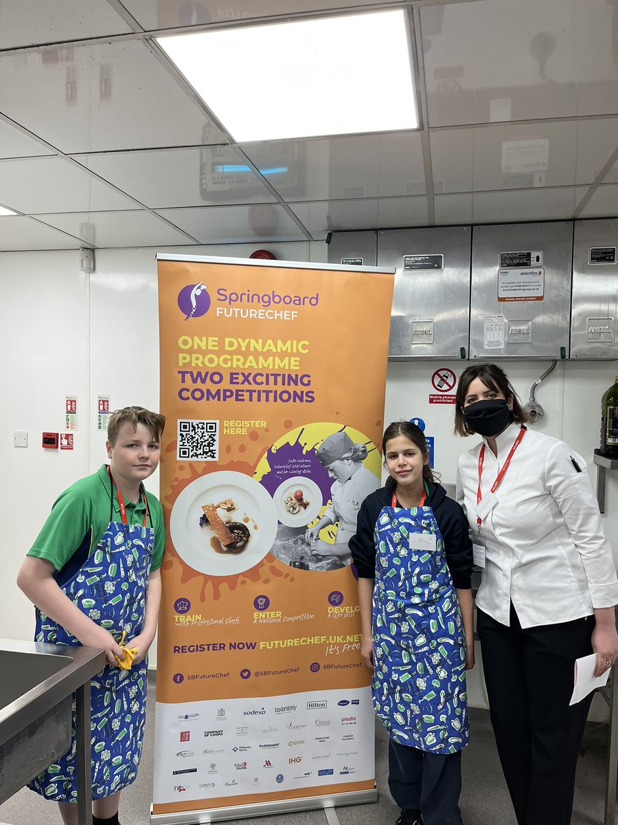 MaidaValeFood's tweet photo. Ready to cook after a quick tour of the kitchen. #SBfuturechef #maidavaleschool https://t.co/43uFd0Z6Qu