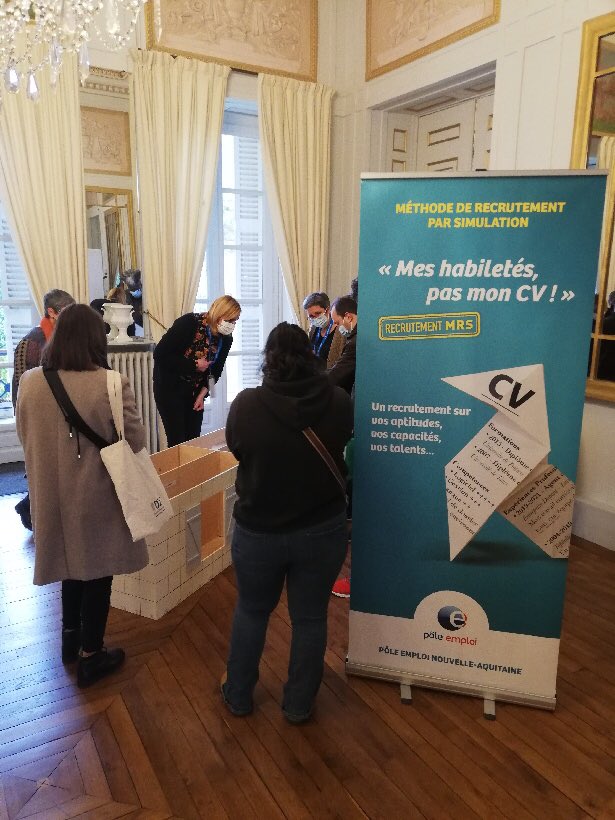 #Explor’Emploi #Niort Présentation de la Méthode de #recrutement par simulation 👏 <a href="/Prefet79/">Préfet des Deux-Sèvres</a> <a href="/fadufresne1/">Fabrice DUFRESNE</a> <a href="/RouxFrancine1/">Roux Francine</a> @poleemploi_NA <a href="/RaultAlex/">Alexandra RAULT🎯</a> <a href="/NRNiort/">La NR Niort</a>