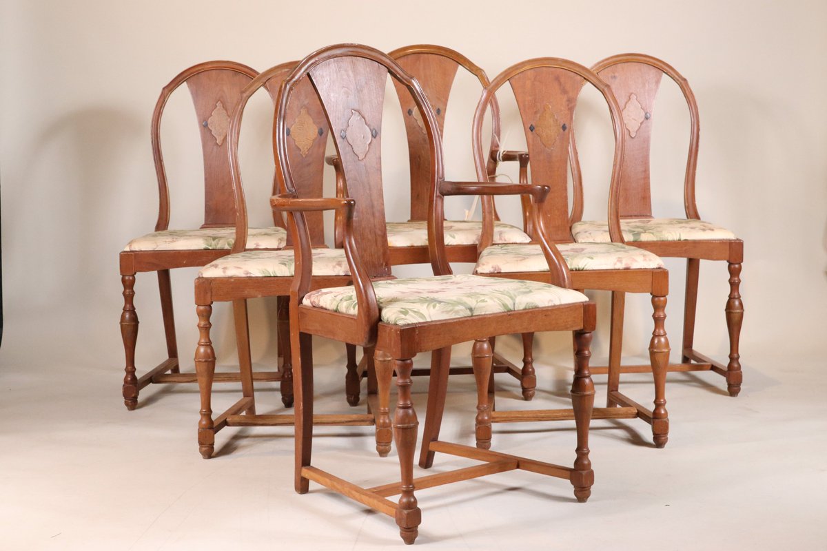 NyeCompany's tweet photo. For Sale : Lot 170 : Six Grey Gardens Inlaid Mahogany Dining Chairs ; starting bid of $800.00
American, early 20th C., comprising two side chairs and two armchairs
Provenance: Purchased from the Beale's of Grey Gardens Auction, 2017; Property from a NYC Gentleman https://t.co/6D9KZ9botD