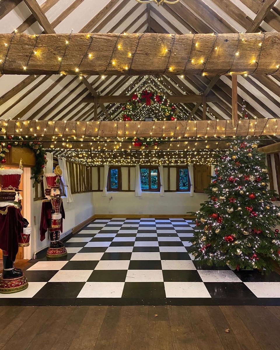 RBFloralDesign's tweet photo. A magical Christmas wedding @thereidrooms 

#thereidrooms #christmas #christmaswedding #christmasmagic #leadenroding #essexflorist #rbfloraldesign https://t.co/hTMSYvnCci