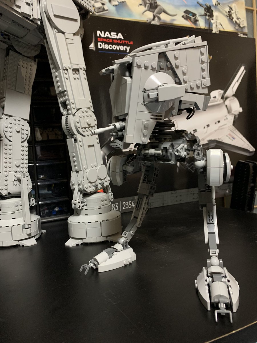 hms_agamemnon's tweet photo. UCS AT-ATができました。頭を少し改造しているのと、装甲板のタイルを多めにしています。
＃LEGO https://t.co/5pt0wYTKan