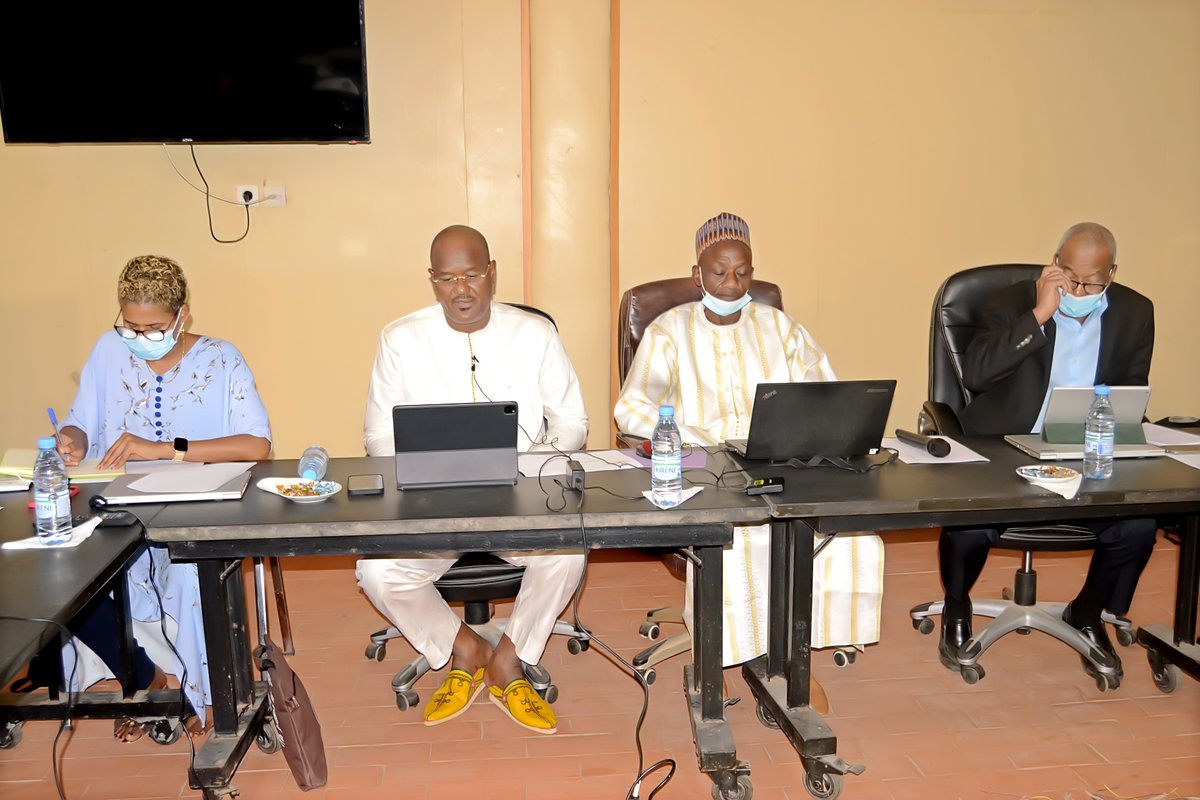 IPAR_ThinkTank's tweet photo. Retraite annuelle de @IPAR_ThinkTank les 06 et 07 décembre 2021 à Saint Louis : bilan de l’année 2021 et réflexions sur le Plan de travail 2022.
#ThinkTank #kebetu https://t.co/HzXr4F0NiC